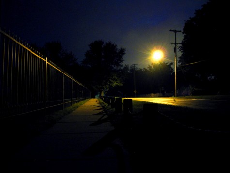 Lakeshore Avenue heading towards Coles Bakery just next to the fence above Lakeshore Yacht Harbor, June 4, 2008